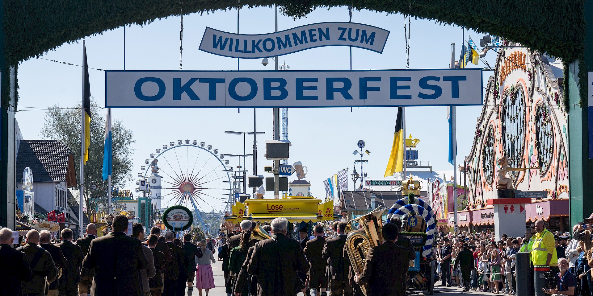 Grand Parade of the Oktoberfest Hosts and Breweries